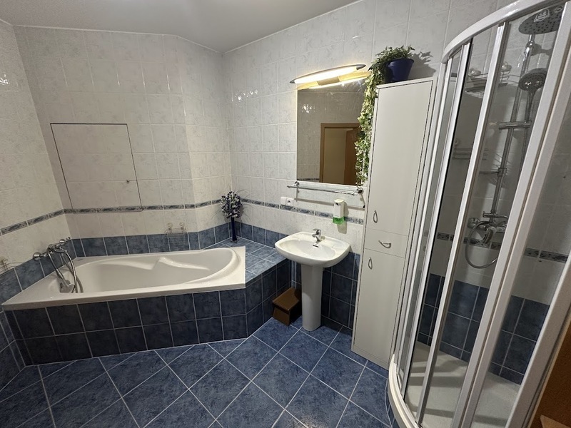 Světlý byt 3+kk, 79 m² s vlastním zastřešeným parkovacím stáním na skvělé adrese ve Zlíně