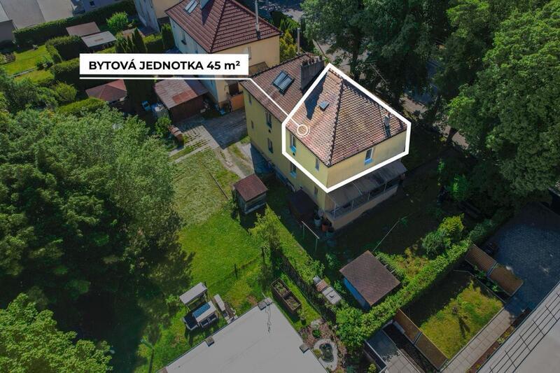 Prodej bytu 2+kk se zahradou v klasickém "Baťovském čtvrt domku" na Štefánikově ulici ve Zlíně