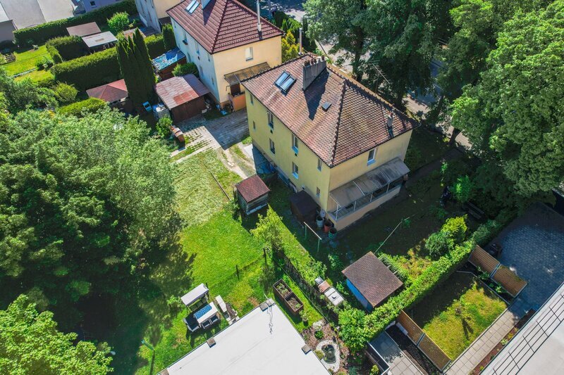 Prodej bytu 2+kk se zahradou v klasickém "Baťovském čtvrt domku" na Štefánikově ulici ve Zlíně
