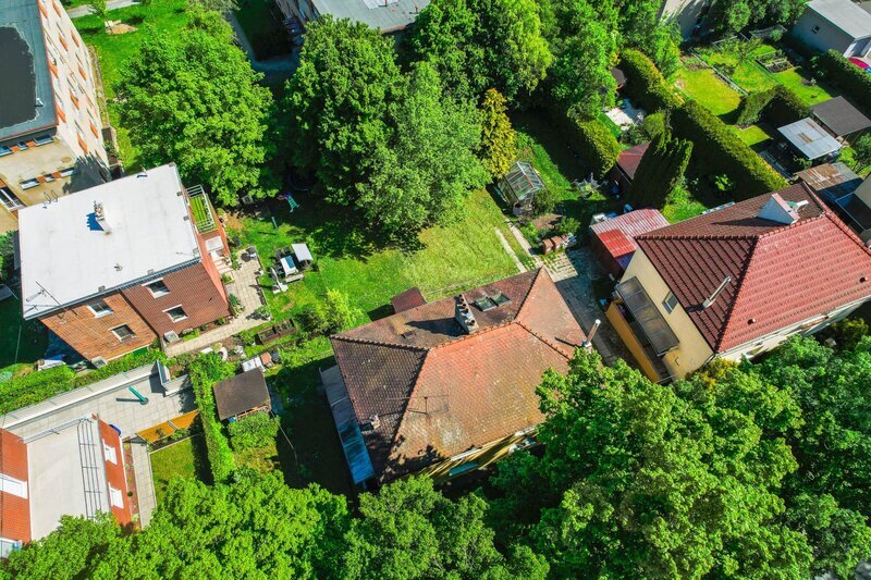 Prodej bytu 2+kk se zahradou v klasickém "Baťovském čtvrt domku" na Štefánikově ulici ve Zlíně