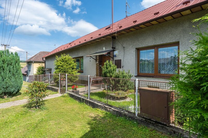 Poctivá rodinná usedlost s duší – 4+1, hospodářské budovy, velká zahrada v Halenkovicích u Zlína