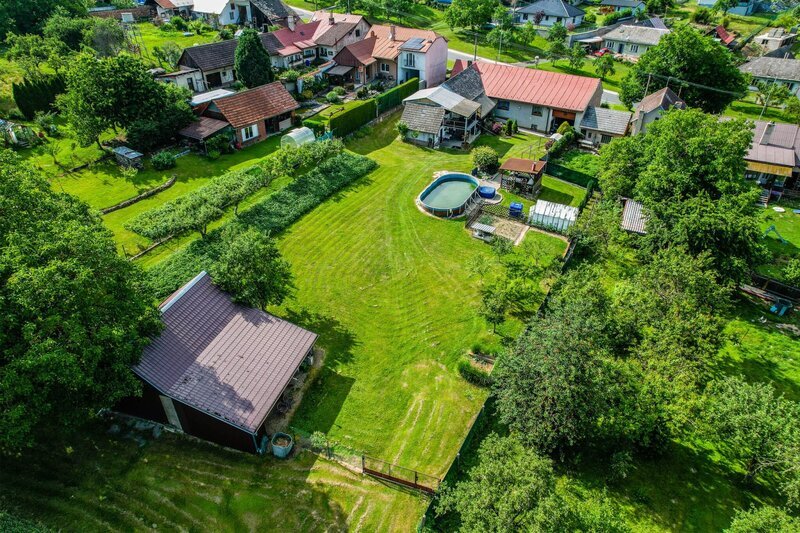 Poctivá rodinná usedlost s duší – 4+1, hospodářské budovy, velká zahrada v Halenkovicích u Zlína