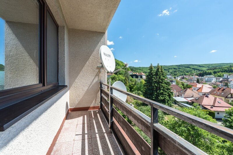 Výjimečná vila se třemi bytovými jednotkami, bazénem a investičním potenciálem v prestižní lokalitě Luhačovic