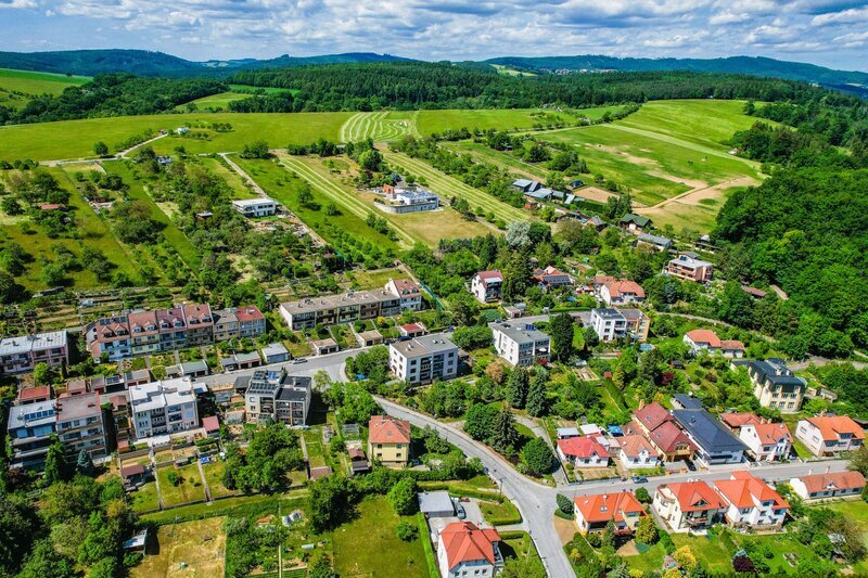 Výjimečná vila se třemi bytovými jednotkami, bazénem a investičním potenciálem v prestižní lokalitě Luhačovic