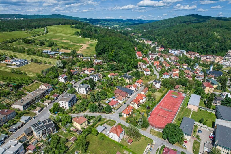Výjimečná vila se třemi bytovými jednotkami, bazénem a investičním potenciálem v prestižní lokalitě Luhačovic