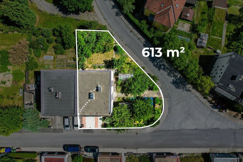 Výjimečná vila se třemi bytovými jednotkami, bazénem a investičním potenciálem v prestižní lokalitě Luhačovic