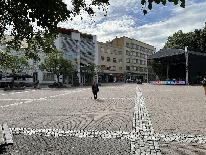 Pronájem prostorného bytu 3+kk, 95 m², přímo na náměstí Míru ve Zlíně