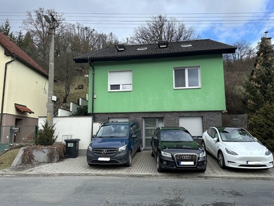 Stylový podkrovní byt 2+1 s velkou terasou, po kompletní rekonstrukci – Klabalská, Zlín