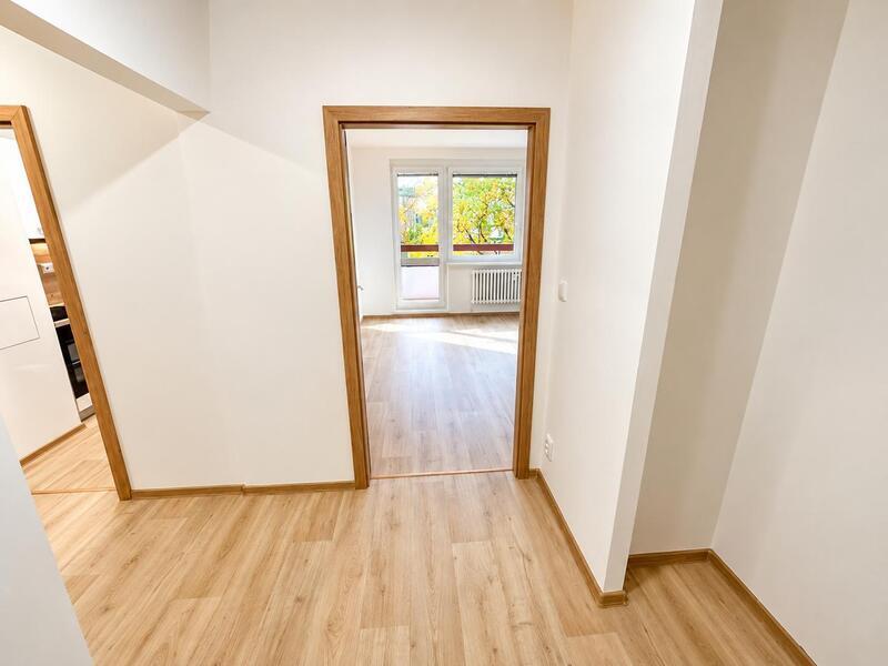 Pronájem krásně zrekonstruovaného bytu 2+1 s prostorným balkonem – Zlín, Slunečná