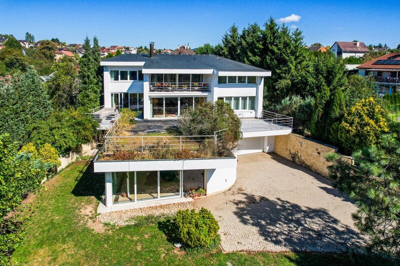 Výjimečná vila inspirovaná ikonickou Vilou Tugendhat. Domov, který se stává symbolem životního stylu.